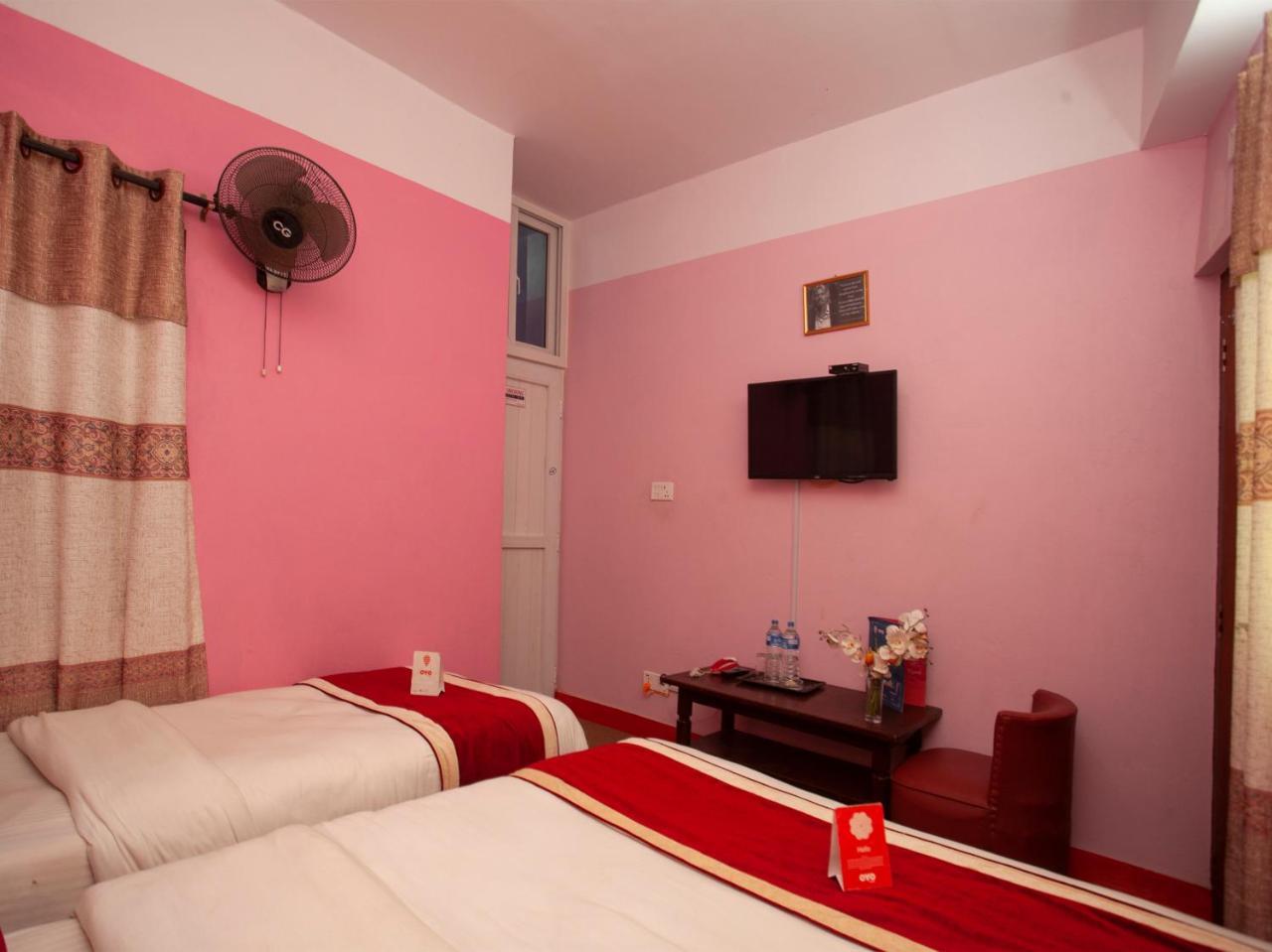 Oyo 195 Global Hotel And Resort Катманду Екстер'єр фото