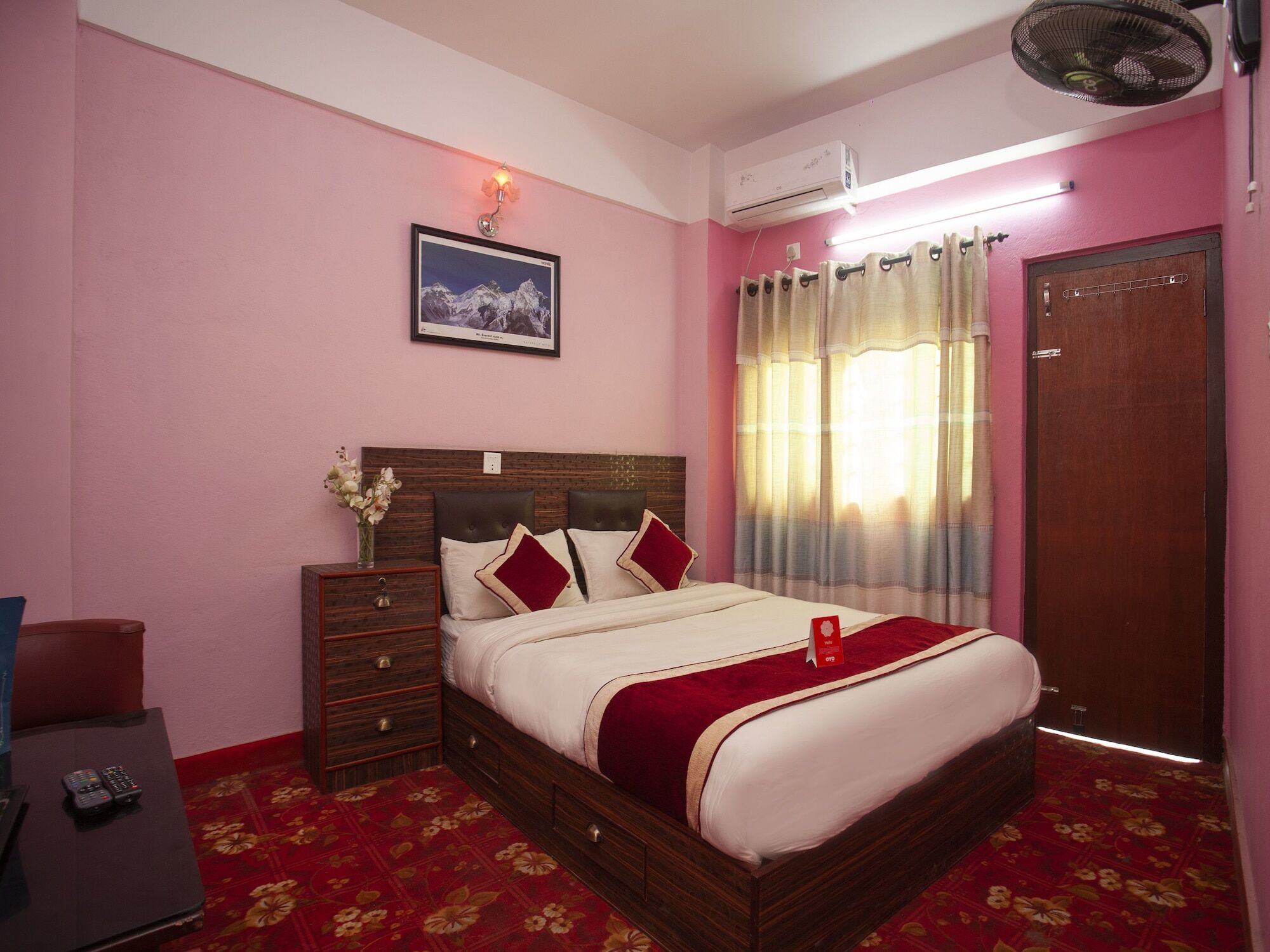 Oyo 195 Global Hotel And Resort Катманду Екстер'єр фото